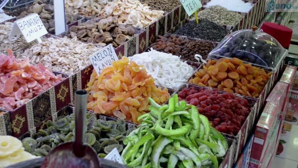 Mứt sấy Thái Lan chiếm ưu thế trên thị trường bánh kẹo Tết 2018