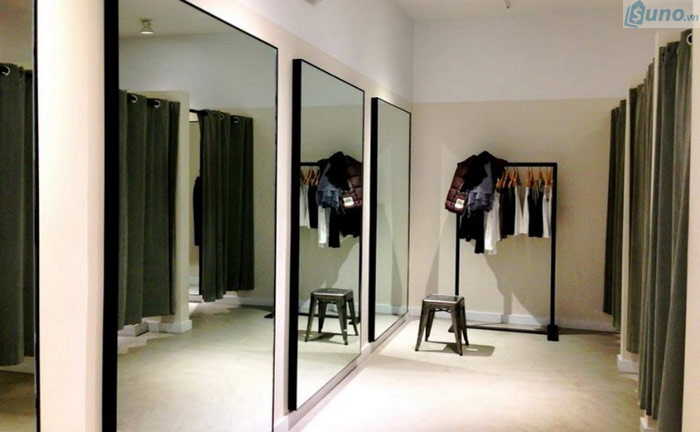 thiết kế shop thời trang với phòng thử đồ rộng